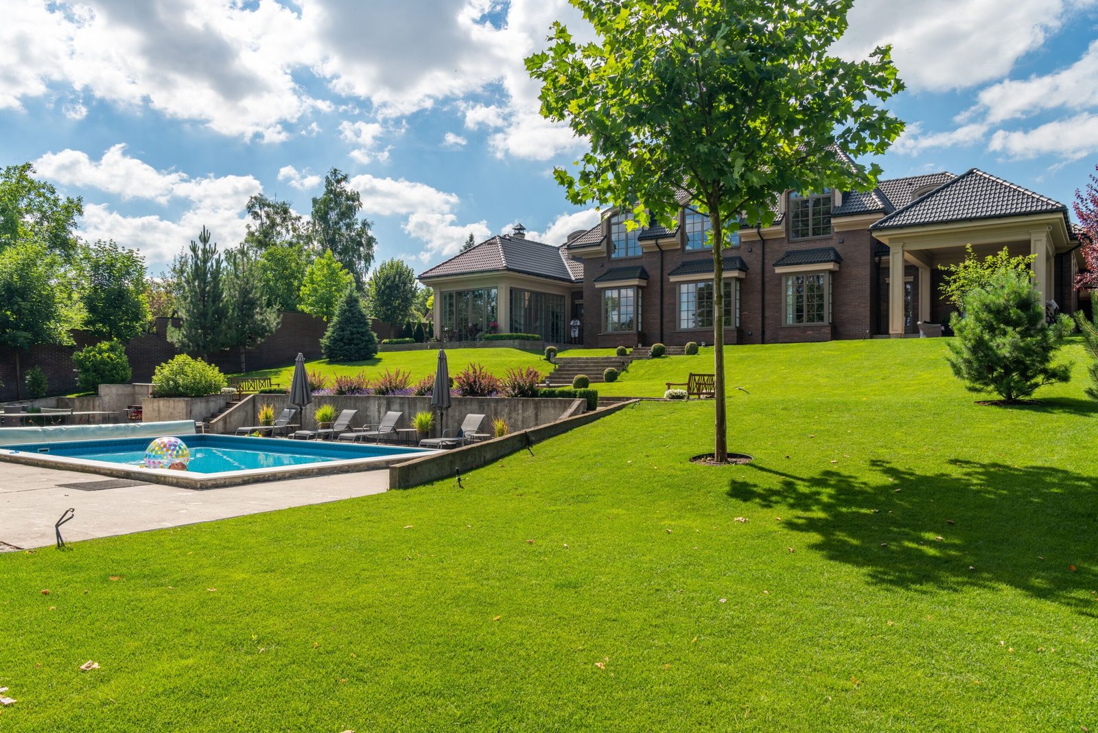 Do Gardeners and Lawn Mowers Need Insurance?