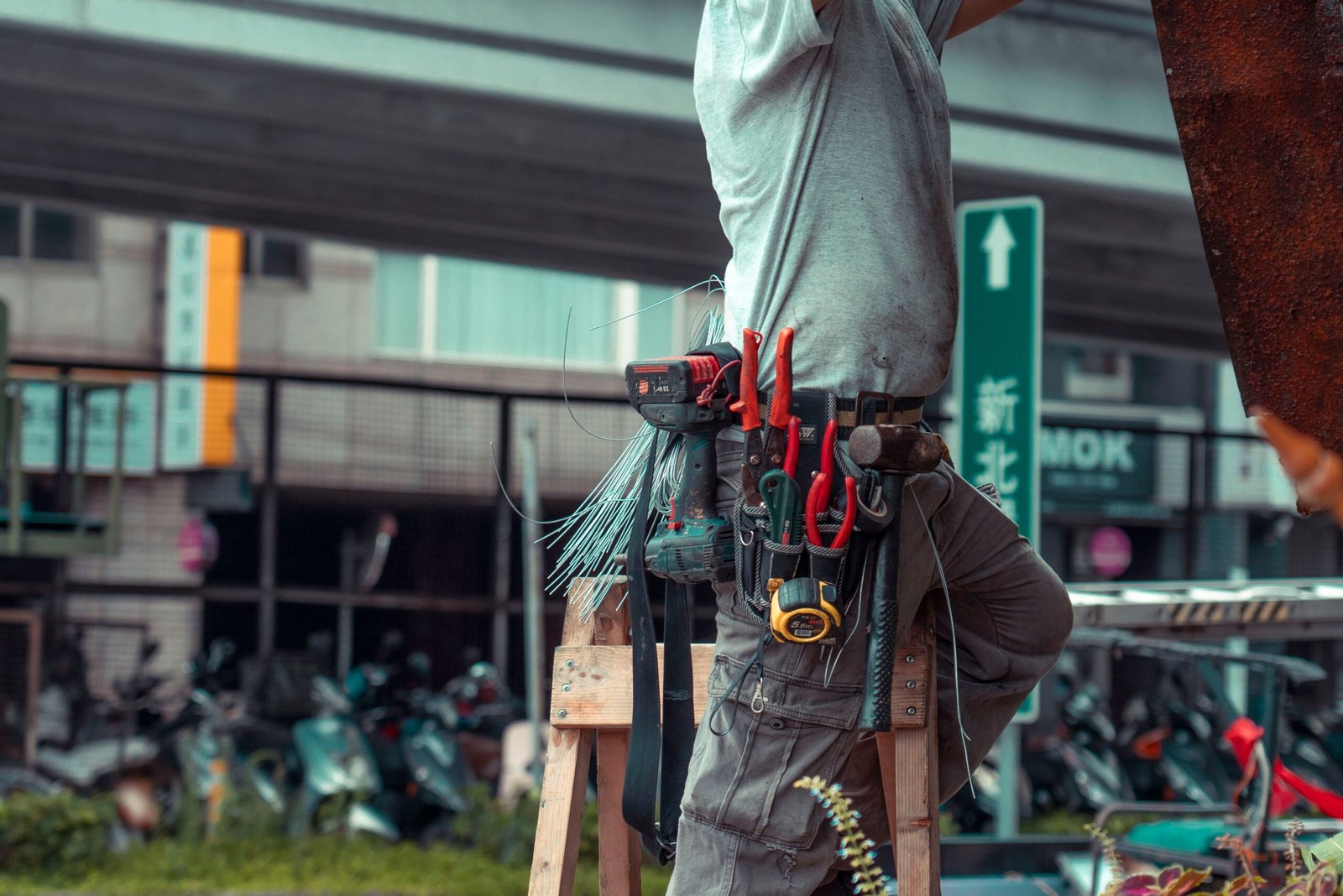 Do plumbers with no activities in Victoria need insurance?